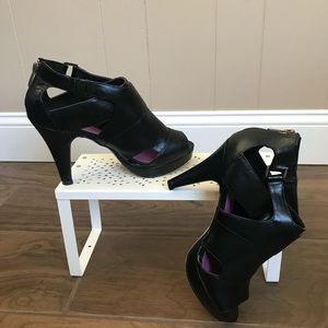 Open Toe Black Sandals